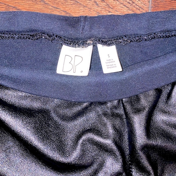 Faux leather leggings - Picture 3 of 3